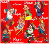 cartolina natalizia con elfi su sfondo rosso e la scritta auguri